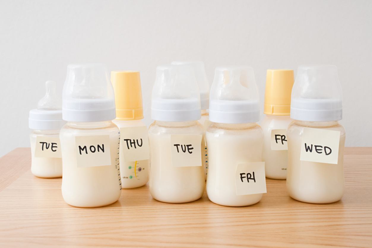 Cómo saber si la leche materna está rancia o no.