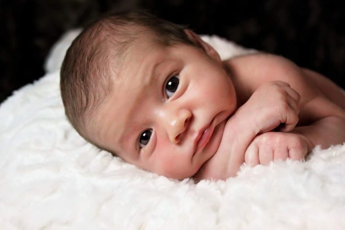 El milagro de amamantar a un bebé recién nacido