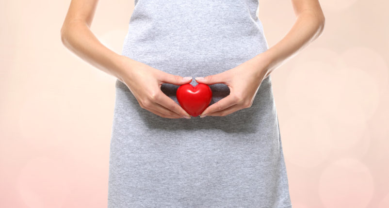 flujo vaginal durante el embarazo joven