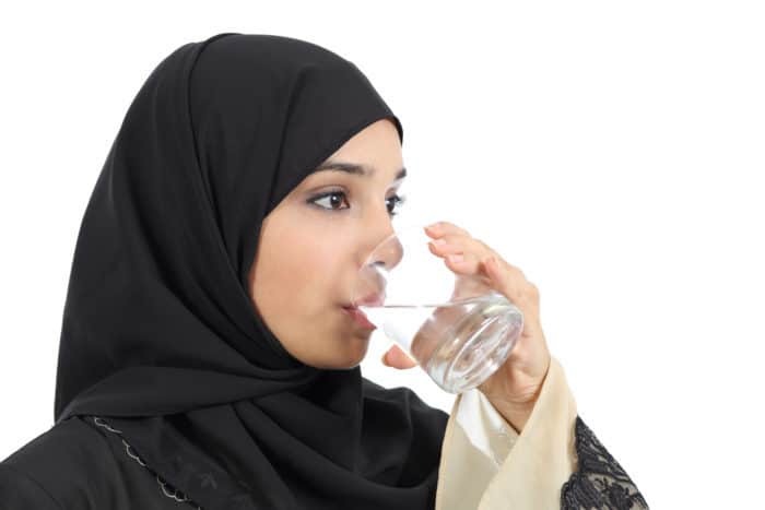 iftar con agua fría, bebe iftar