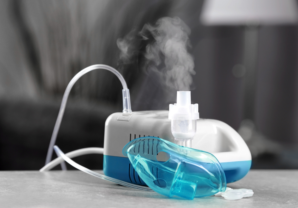 Nebulizador inhalador de vapor para medicina para problemas respiratorios.