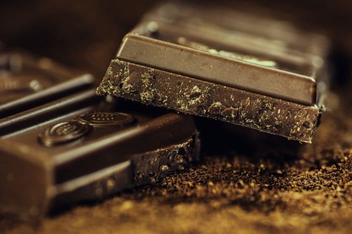 El chocolate negro disminuye la presión arterial alta
