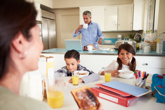 El desayuno mejora la inteligencia de los niños mientras están en la escuela