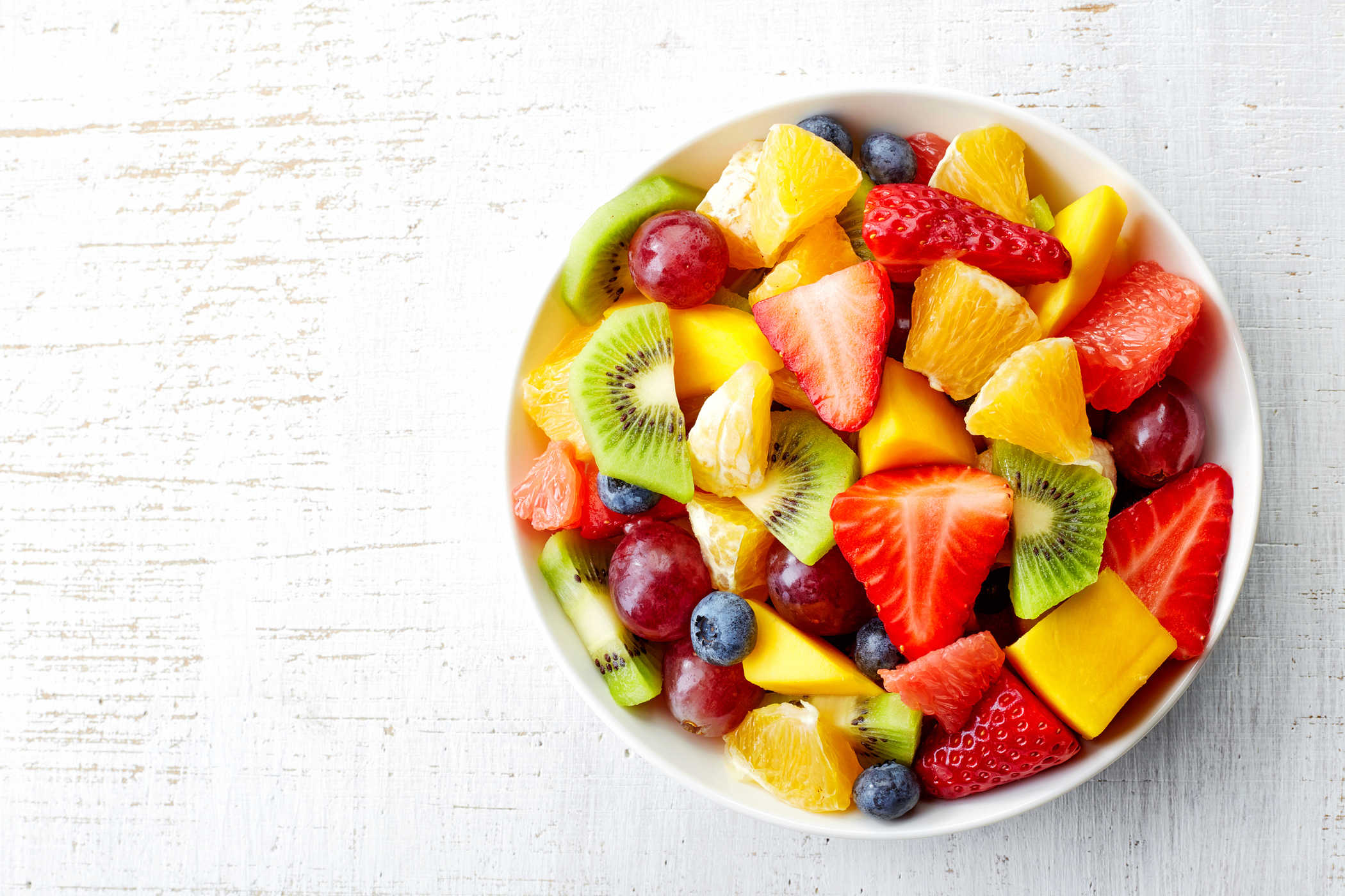 Comer fruta fresca para reducir el riesgo de diabetes.