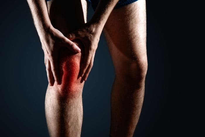 Síntomas de inflamación de la articulación de la rodilla.