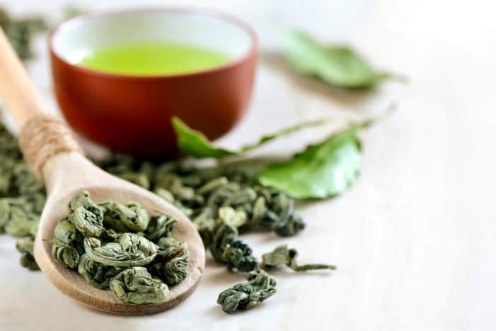 Los beneficios del té verde para el reumatismo.