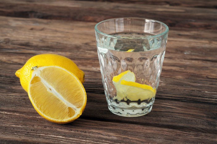 agua de limón para la úlcera