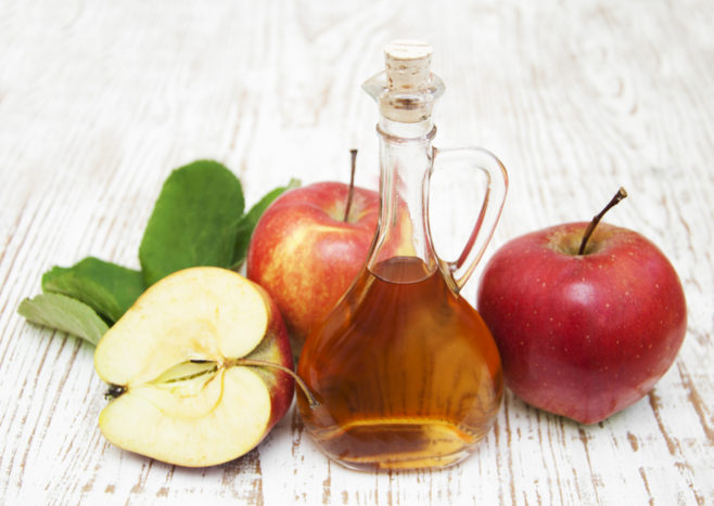 Los beneficios del vinagre de manzana como un remedio natural para la psoriasis.