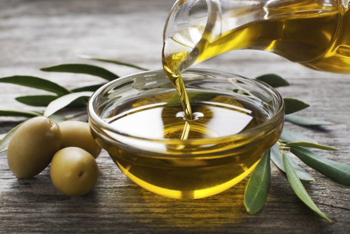Los beneficios del aceite de oliva para el cabello.