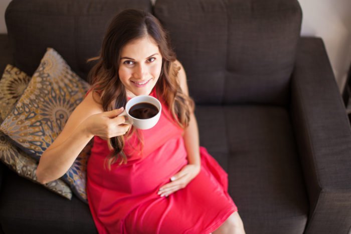 beber cafe mientras esta embarazada