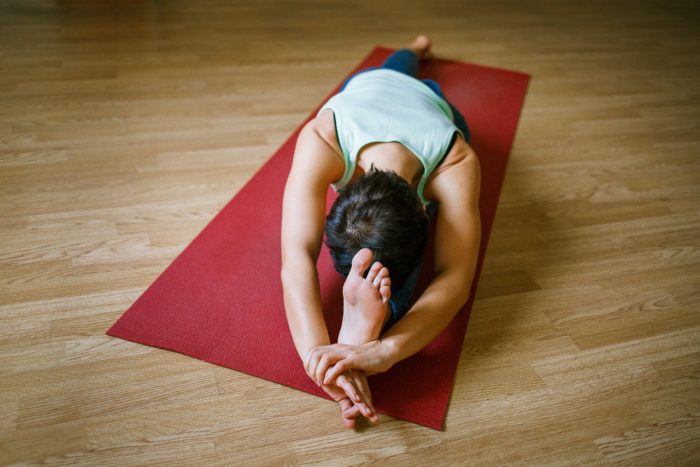 posturas de yoga en ayunas