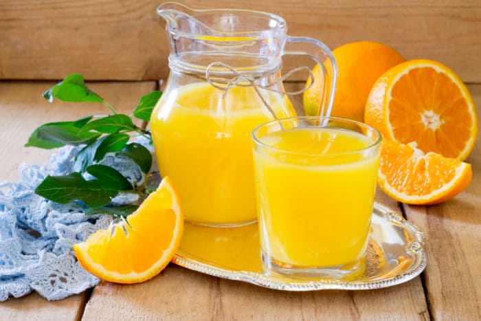 elige jugo de naranja saludable