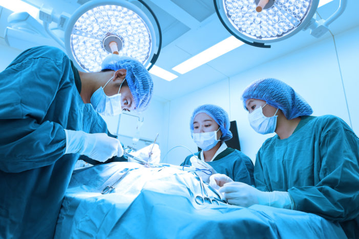 Las causas de la infección de la herida quirúrgica son factores de riesgo.