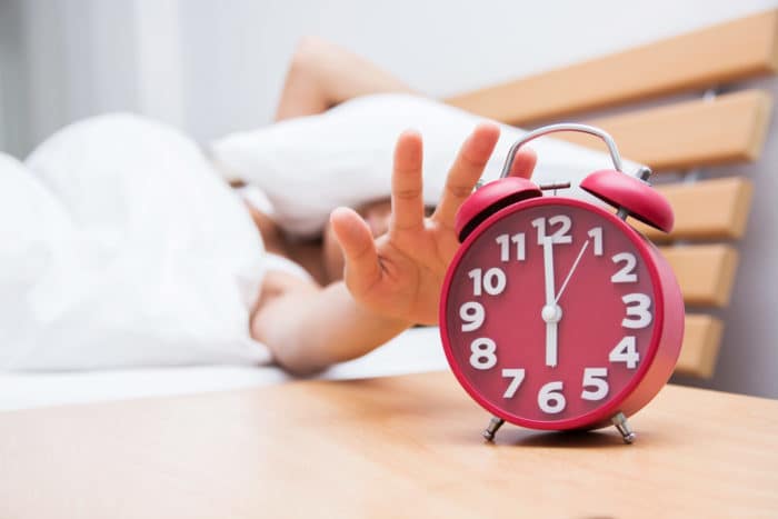¿Cuál es mejor y tiene prioridad: el ejercicio regular o dormir lo suficiente?