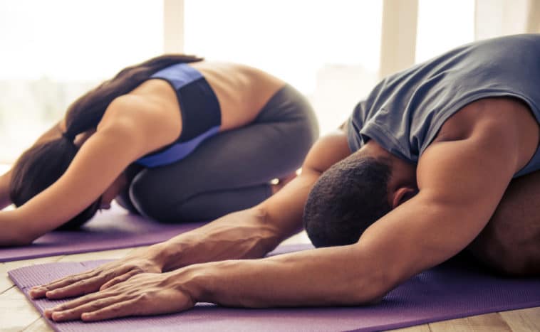 yoga para tratar la escoliosis