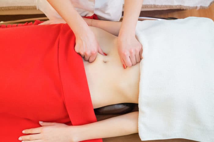 peligro de masaje abdominal; riesgo de masaje estomacal
