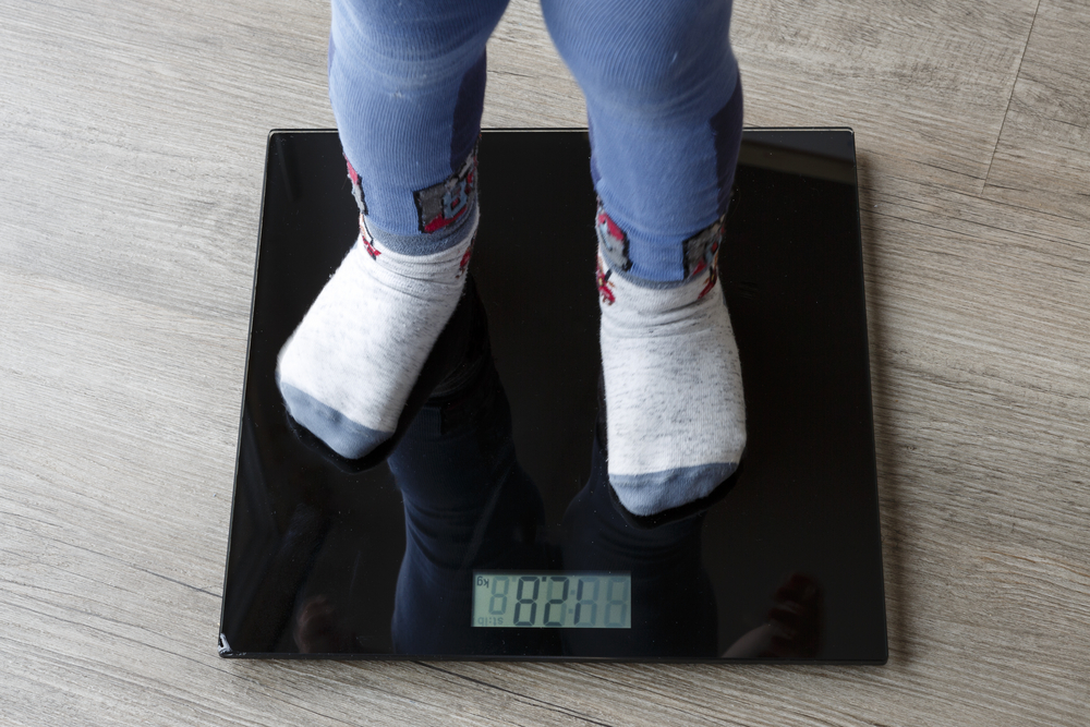 medir el peso del niño es importante